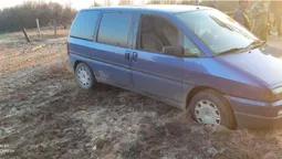 П’яний волинянин на авто хотів подражнити прикордонників, але влетів у паркан (фото)
