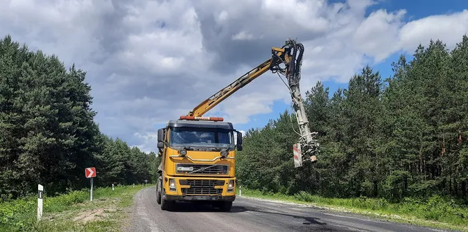 На Волині ремонтують дорогу між двома колишніми райцентрами (фото, відео)