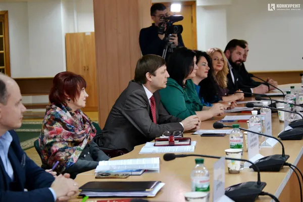 Перейменуванню бути: вирішили долю Лесиного вишу (фото)