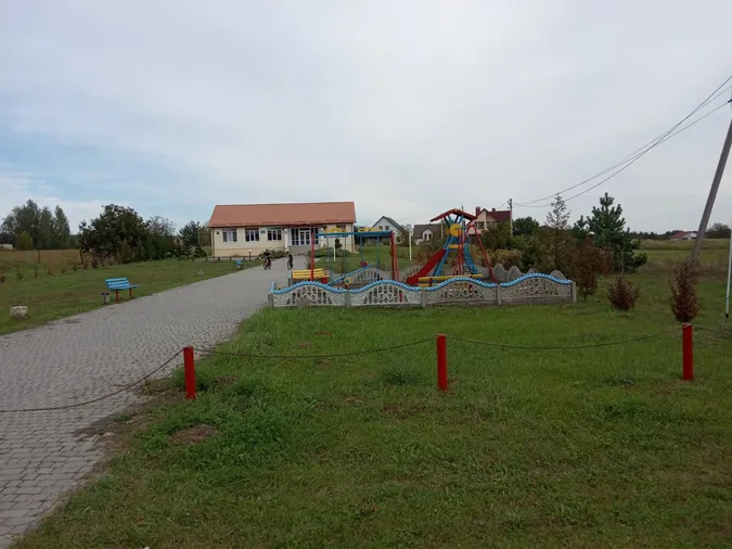 У Гаразджі облаштували площу біля клубу (фото)