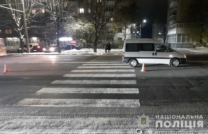 У Луцьку на «зебрі» авто збило чоловіка – він у лікарні (фото)