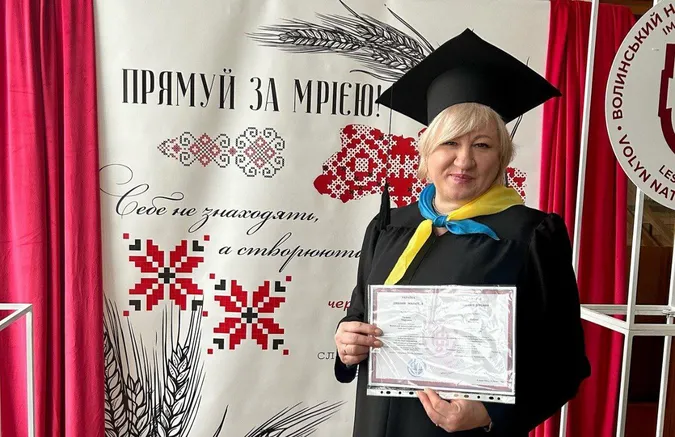На стрижку – до психолога: луцька перукарка змінила професію