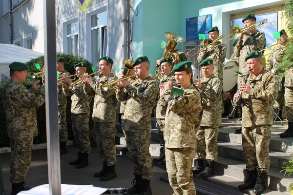 «20 чоловік повинні звучати, як одне ціле», - начальник оркестру Луцького прикордонного загону