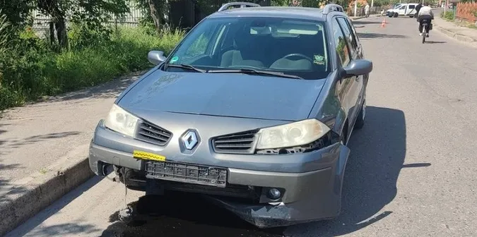 У Ковелі авто збило двох людей на тротуарі (фото)
