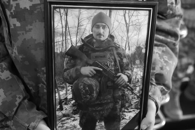 Загинув на Донеччині: у Луцьку попрощалися з розвідником Едуардом Ковальчуком (фото)