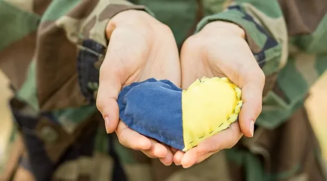 💙💛День волонтера: листівки й привітання