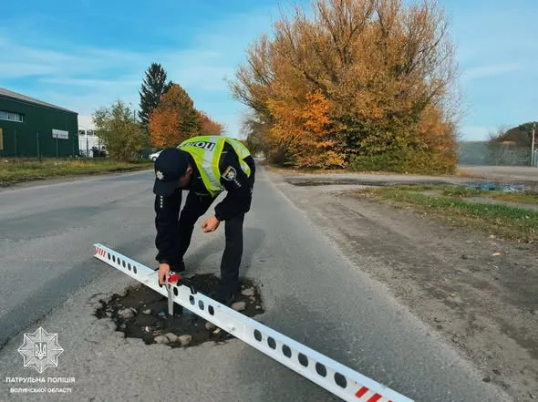 На Волині склали 133 вимоги та 38 постанов на посадовців за неналежне утримання доріг (фото)
