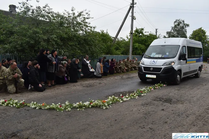 Залишилась донечка: на Волині прощалися з воїном Василем Гайченею (фото)