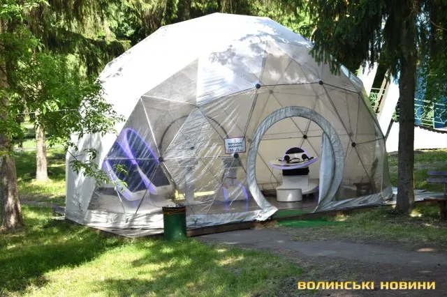 У луцькому парку запрацювали нові атракціони (фото)