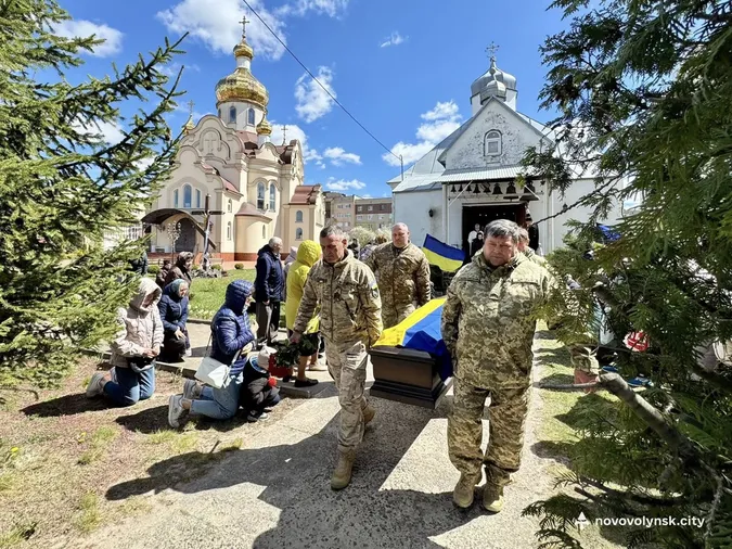 У Нововолинську попрощалися з Героєм Олександром Шпуром (фото)