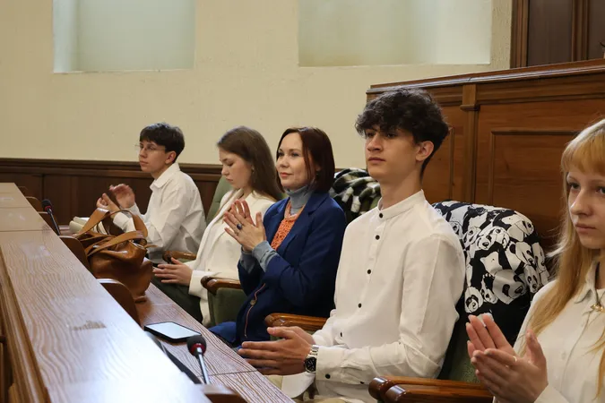 Гордість Волині: у Луцьку відзначили юних інтелектуалів та їхніх наставників (фото)