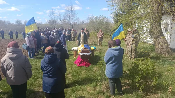 На Волині попрощалися із загиблим Героєм Євгеном Котельницьким (фото)