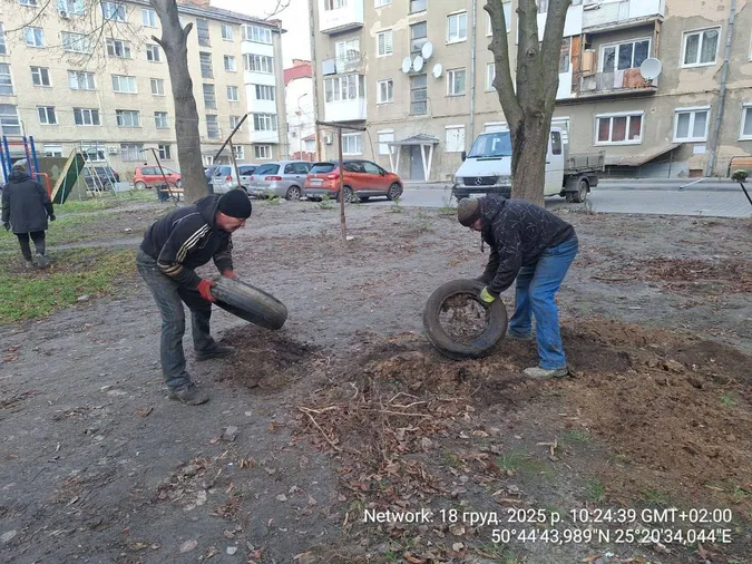 У Луцьку муніципали демонтували незаконні обмежувачі руху для екстрених служб (фото)