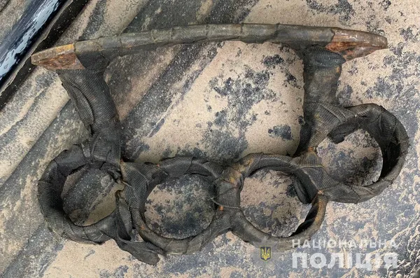 Зупинили за порушення ПДР: на Волині в авто знайшли зброю і наркотики (фото, відео)