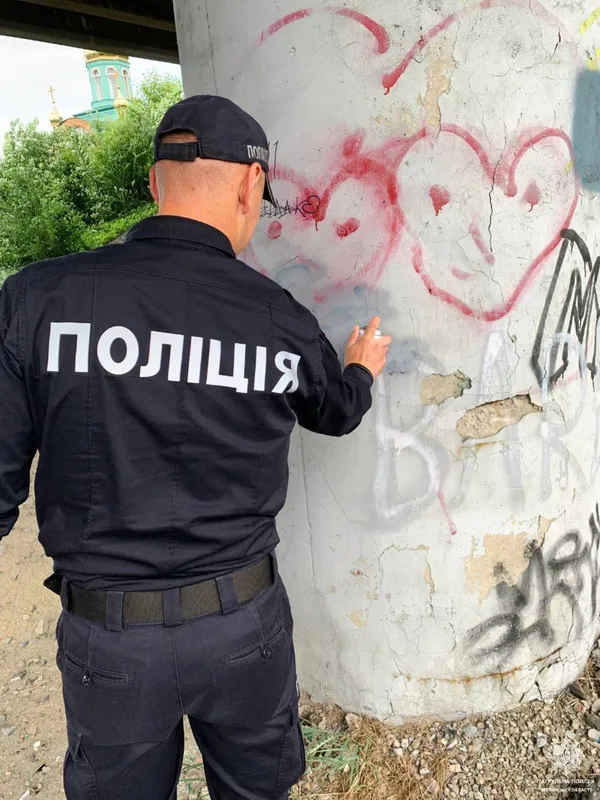 У Луцьку замальовували графіті з рекламою наркотиків (фото)
