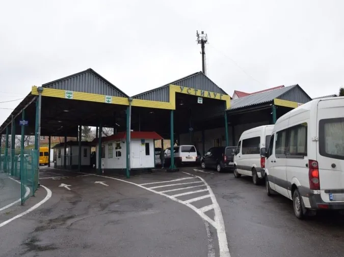 На Волині – величезні черги до польського кордону