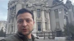 "Ніяку зброю ми не складемо", – Зеленський закликає не вірити фейкам