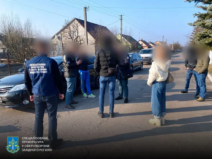 На Волині військовий і двоє цивільних допомагали чоловікам втекти з країни (фото)