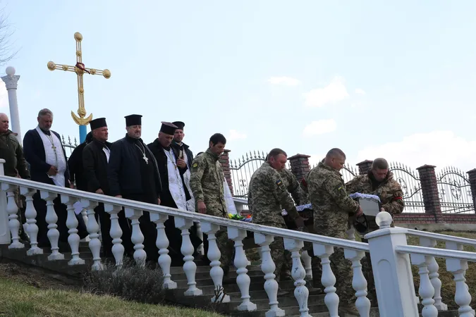 У громаді на Волині провели в останню дорогу Героя Василя Іванова (фото)