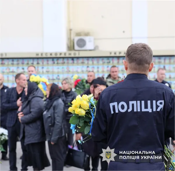 У Луцьку провели в останню дорогу полеглого на війні підполковника поліції Олександра Солов'янчика (фото)
