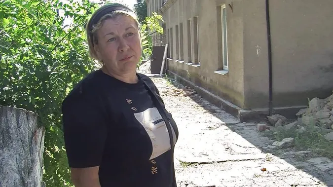 В домівки лучан, яких хочуть виселити з будинку на Агрономічній, повернули світло (фото, відео)