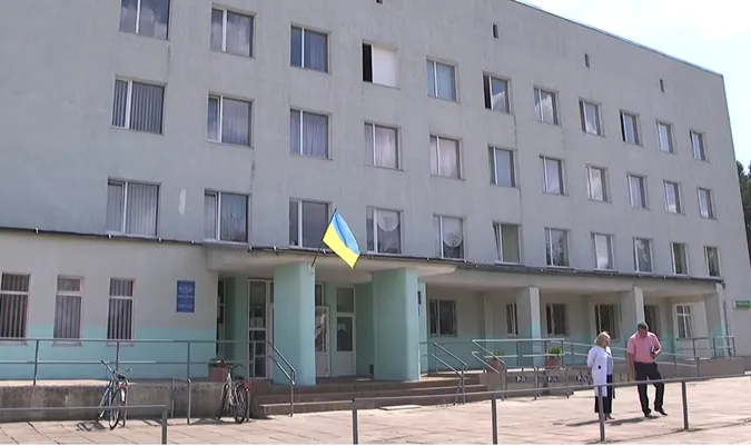 У лікарні на Волині – скандал: викрили ексдиректора, який «лікувався» бюджетними мільйонами (відео)