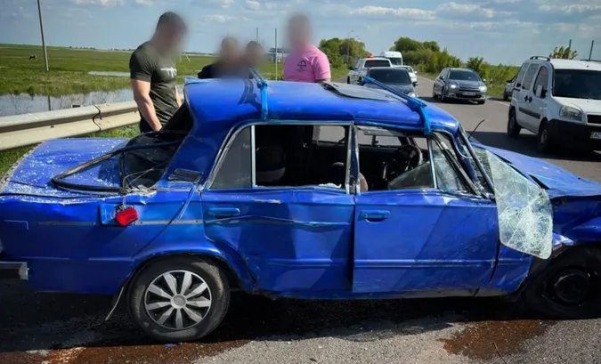 У Луцькому районі водій ВАЗу в'їхав у відбійник (фото)