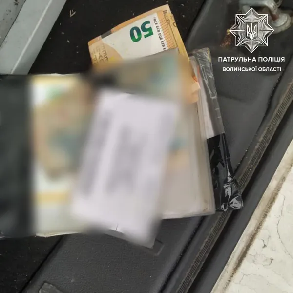 На Волині п'яний далекобійник давав хабаря патрульним (фото, відео)