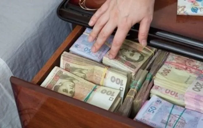 Директор луцького профтехучилища заплатить за незаконне звільнення працівника