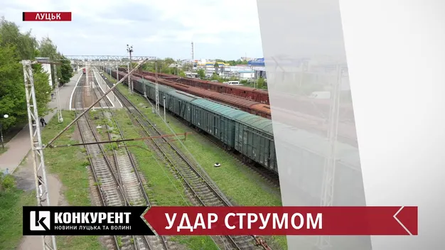 Обгоріло 30% шкіри: розповіли про стан хлопця, якого вдарило струмом у Луцьку (відео)
