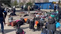 Окупанти вдарили ракетою у вокзал Краматорська: є десятки загиблих (фото, відео)