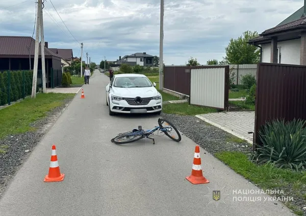 Вискочив на дорогу: під Луцьком авто збило 12-річного велосипедиста