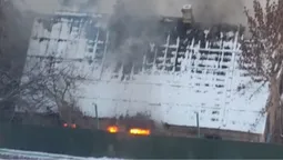 У центрі Луцька горить будинок біля заправки «БРСМ» (відео)