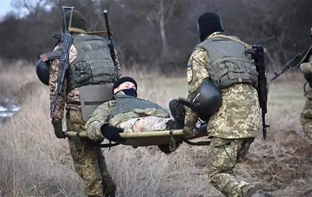 Які виплати передбачені військовому, який отримав поранення в бою