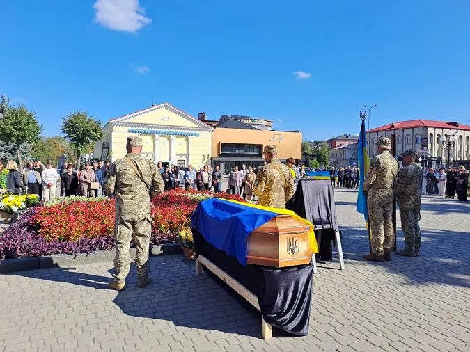 На Волині провели в останню дорогу молодшого сержанта Дмитра Бондарука (фото)