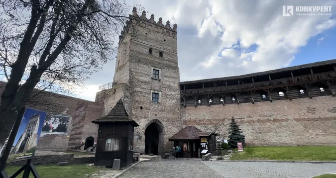 Спокійно і затишно: яка весна у Луцькому замку (фото)