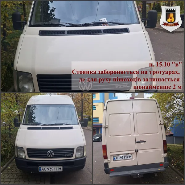 Не пройти: у Луцьку водій примостив авто на тротуарі