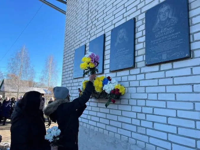 На Волині встановили меморіальні дошки трьом полеглим Героям (фото)