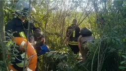 Скинув геолокацію: на Волині рятувальники шукали чоловіка, який заблукав і застряг на болоті (фото)