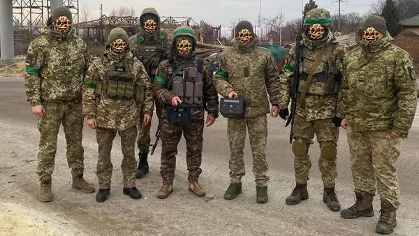 Волинські дорожники передали ЗСУ портативні зарядні станції Huawei (фото)