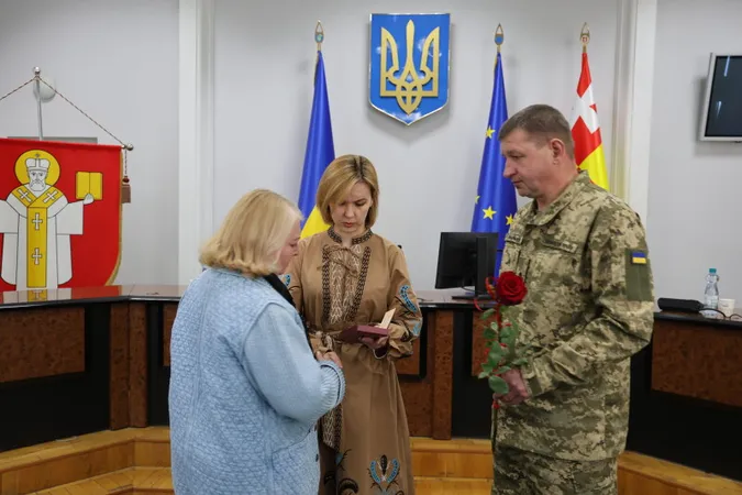 У Луцьку родинам загиблих Героїв вручили державні нагороди (фото)