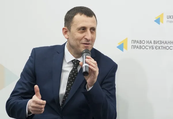 Сортувати, як в Європі: коли кольорові баки з’являться у дворах українців?