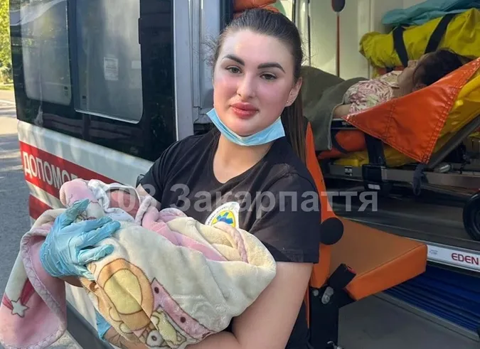 На Закарпатті жінка народила 4 дитину, не знаючи, що була вагітна