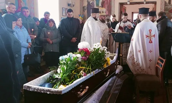 У селі під Луцьком попрощалася з Героєм Василем Лучком