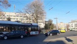 Утворилась тягучка: в Луцьку обірвалась контактна мережа тролейбуса (фото)