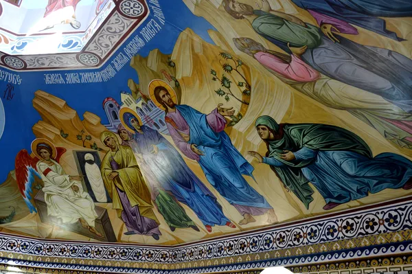 Храм для всіх: історія будівництва церкви на кладовищі в Гаразджі (фото)