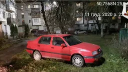 Ставили автівки на зелених зонах: у Луцьку спіймали чергових «паркохамів» (фото)