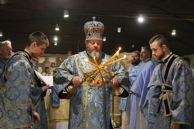 У першому храмі Луцька, якому майже тисяча років, помолилися перед стародавньою іконою (фото)