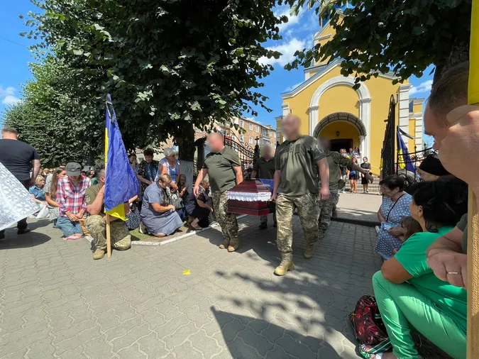 На Волині провели в останню дорогу Героя Антона Крилова