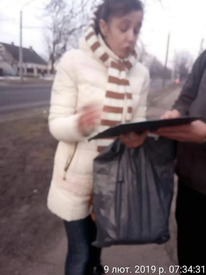 У Луцьку покарали жінку за викинуте на дорогу сміття